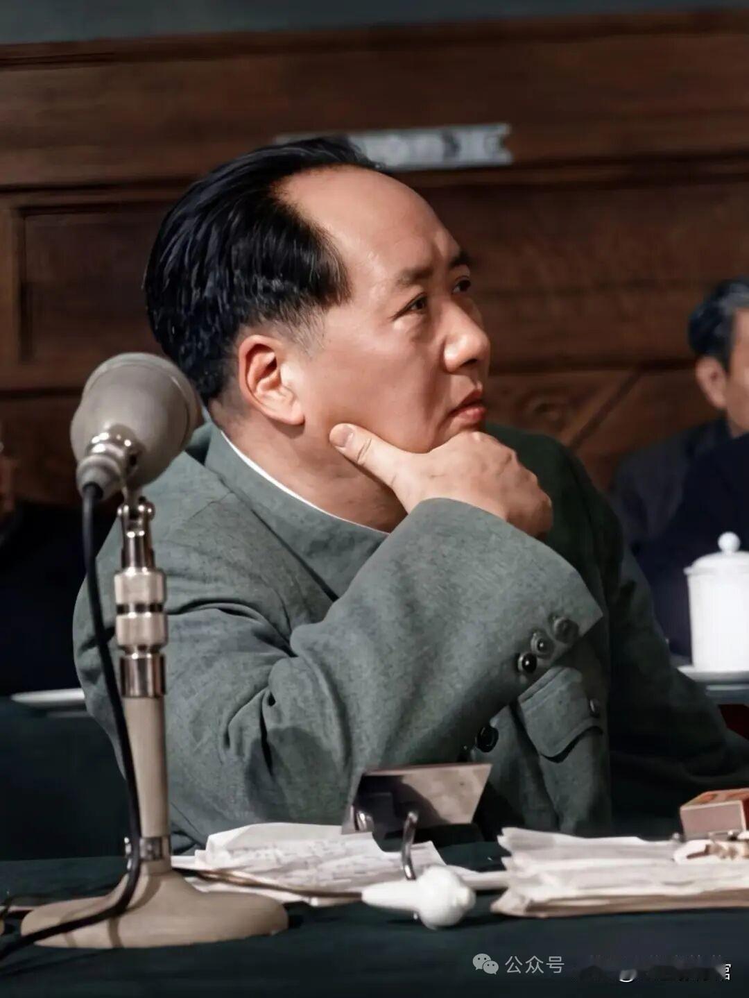 毛主席思想放光芒。