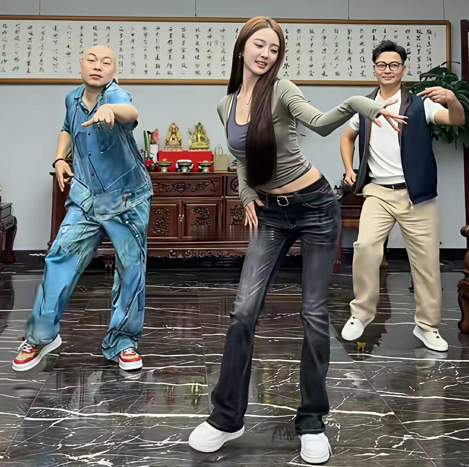 二人转演员程野携演员吴樾与美女在办公室热舞时的一幕他最近经常在办公室与美女热舞，