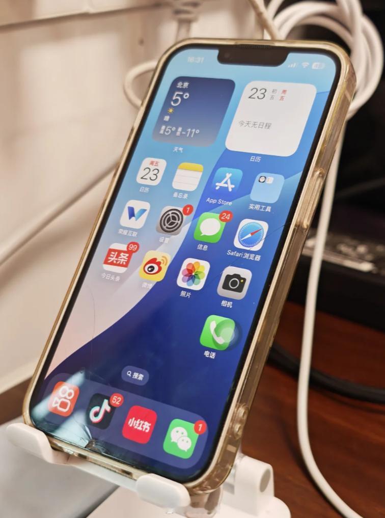 苹果无论是打车还是订酒店啥的，好像一直都是比安卓贵，同一时间打车去同一地点，都比