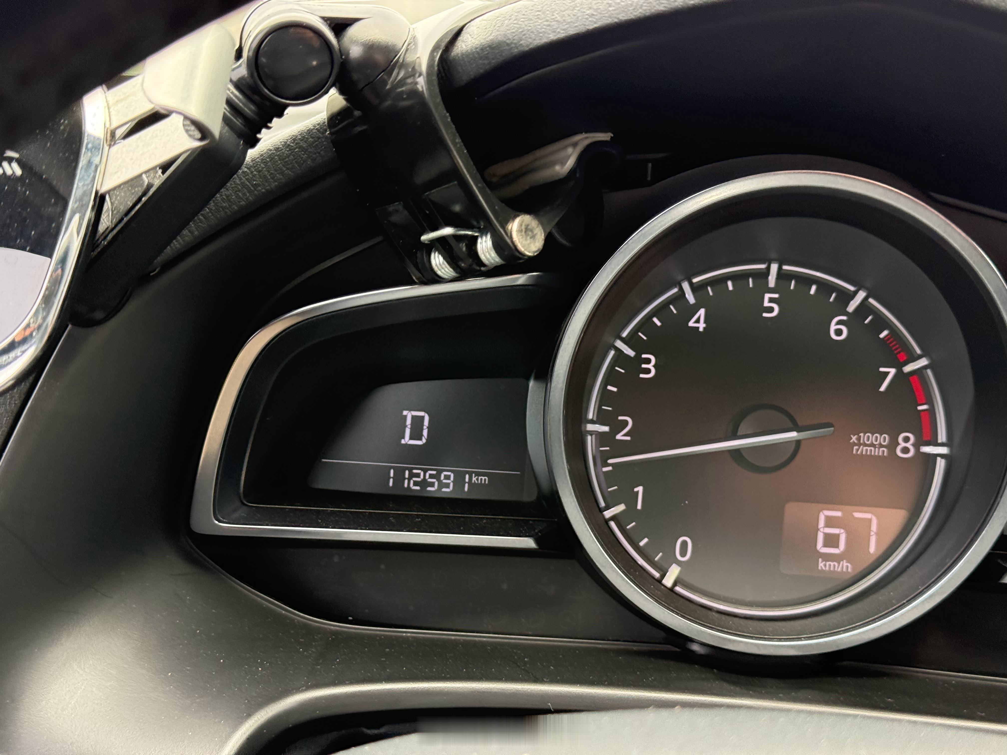 每次回家都很喜欢开家里这辆马自达，虽然已经 11 万多公里，快 9 年的车，开起