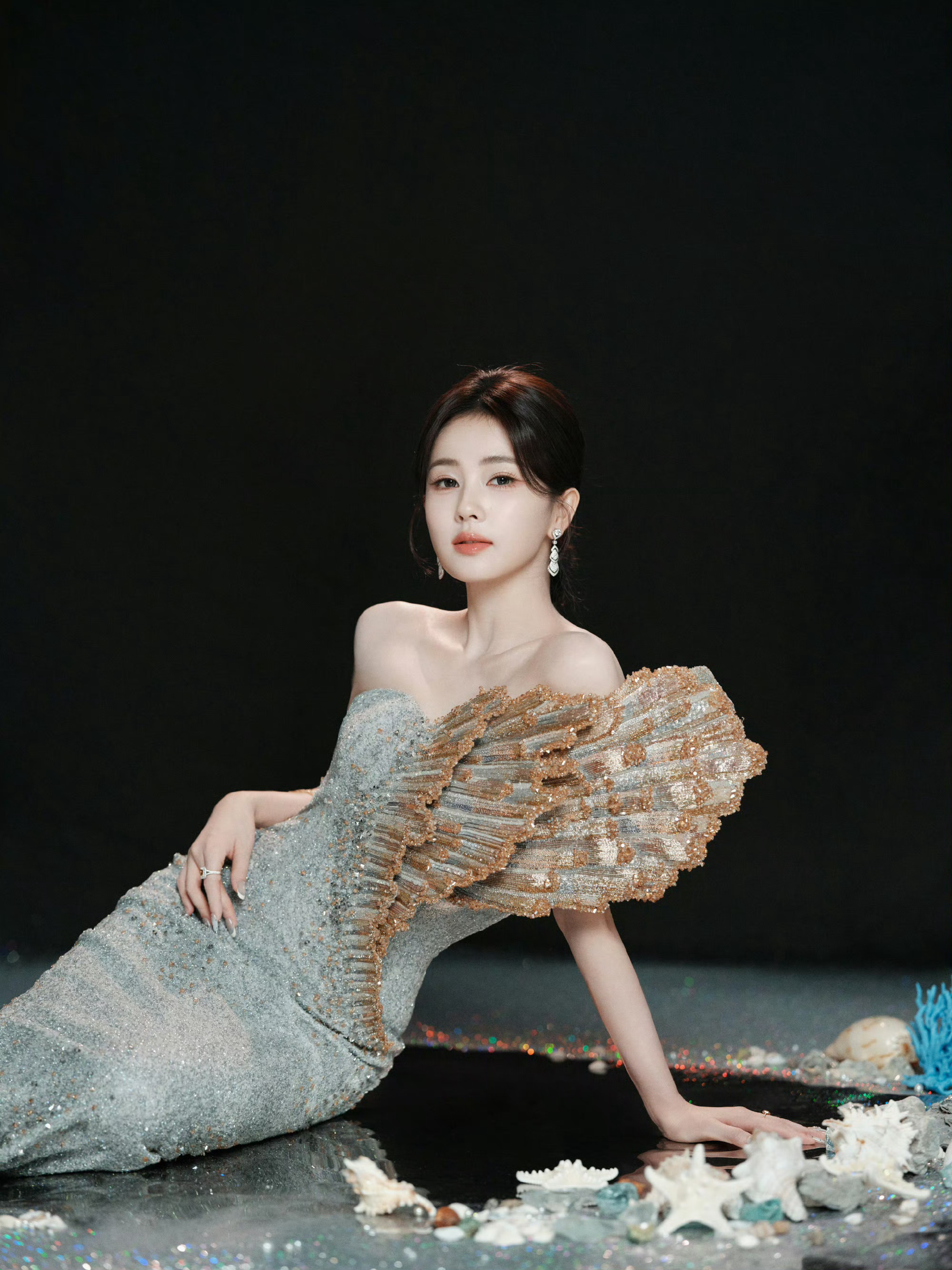 白鹿还有第二套，这裙子好看好特别 白鹿 我今天穿了个被子