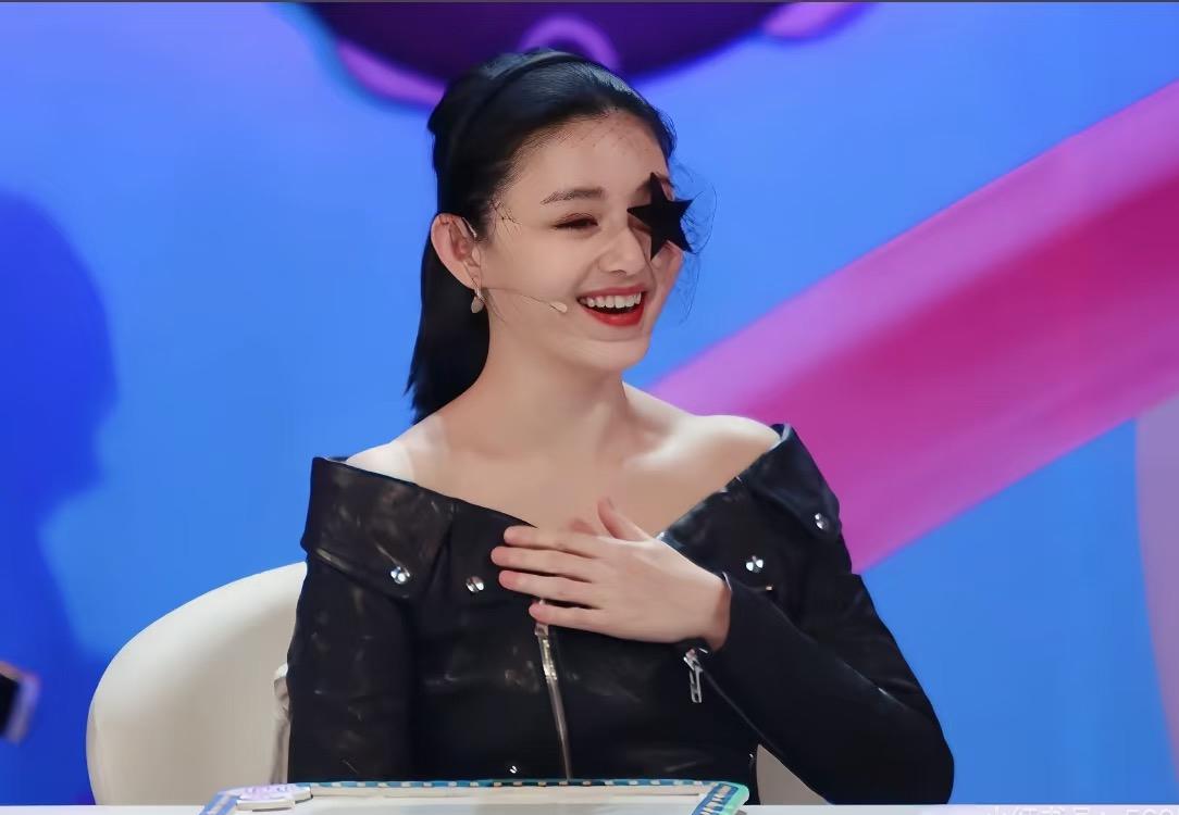 我觉得吧，她后期是真的没多少钱了，要不然怎么跟光头二婚买的行头都是刷前夫的卡，而