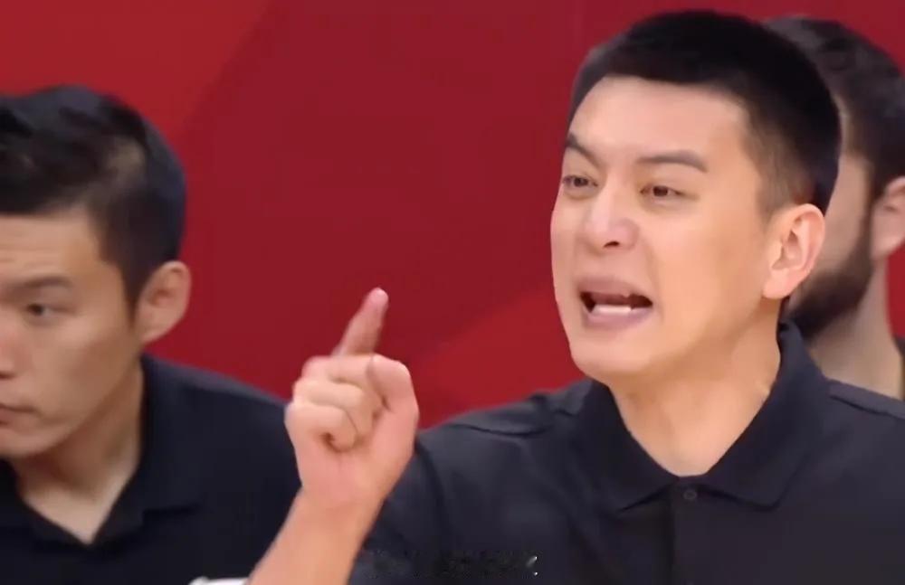 张镇麟的脾气怎么越来越大了？杨鸣指导根本不敢管他！

张镇麟自己发挥不佳失误连连