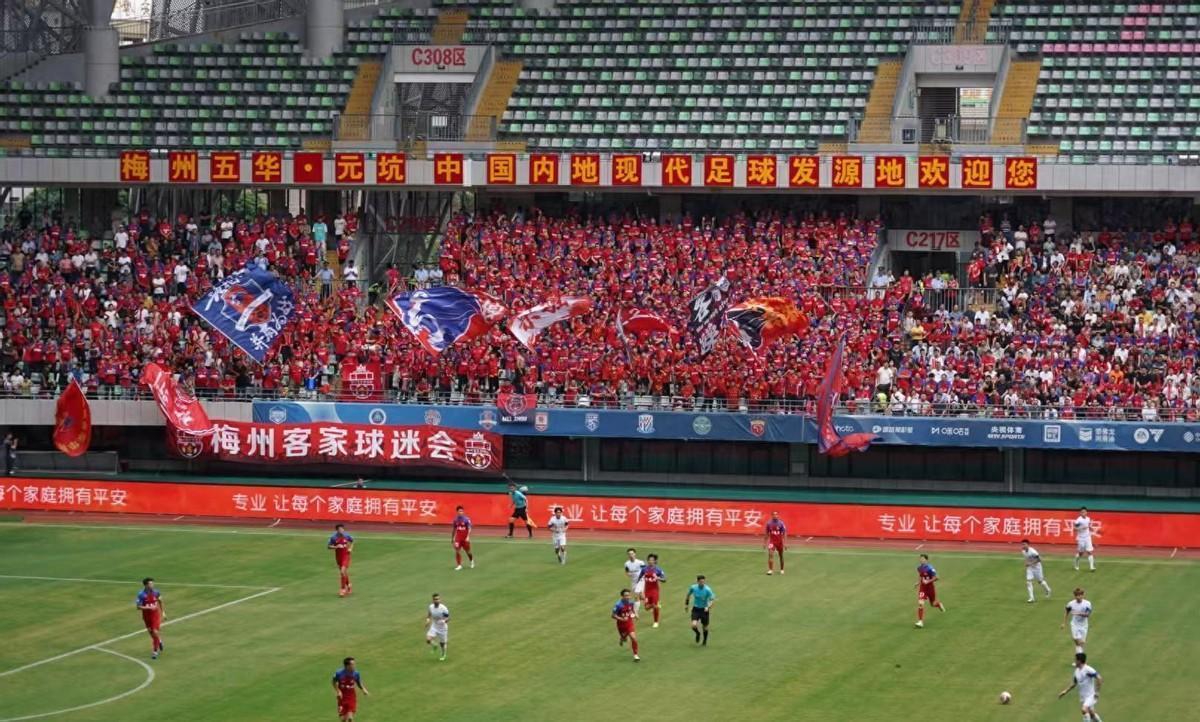 主场收官战绝处逢“胜”，梅州客家逃离降级区
梅州客家队在中超倒数第二轮生死战中，