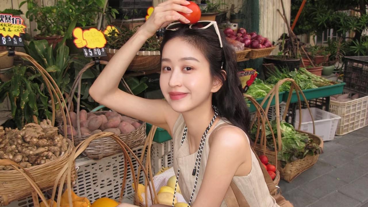 洗漱好，准备睡觉。不对，正想躺下睡觉，还有一件事，明天买什么菜。
每天就是这样，