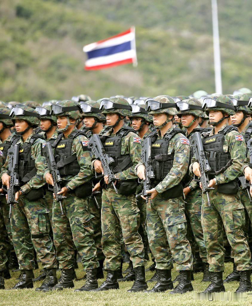 泰柬边境战火燃，全面战争概率几成？
 
近日，泰柬边境冲突骤然升级，F-16战机