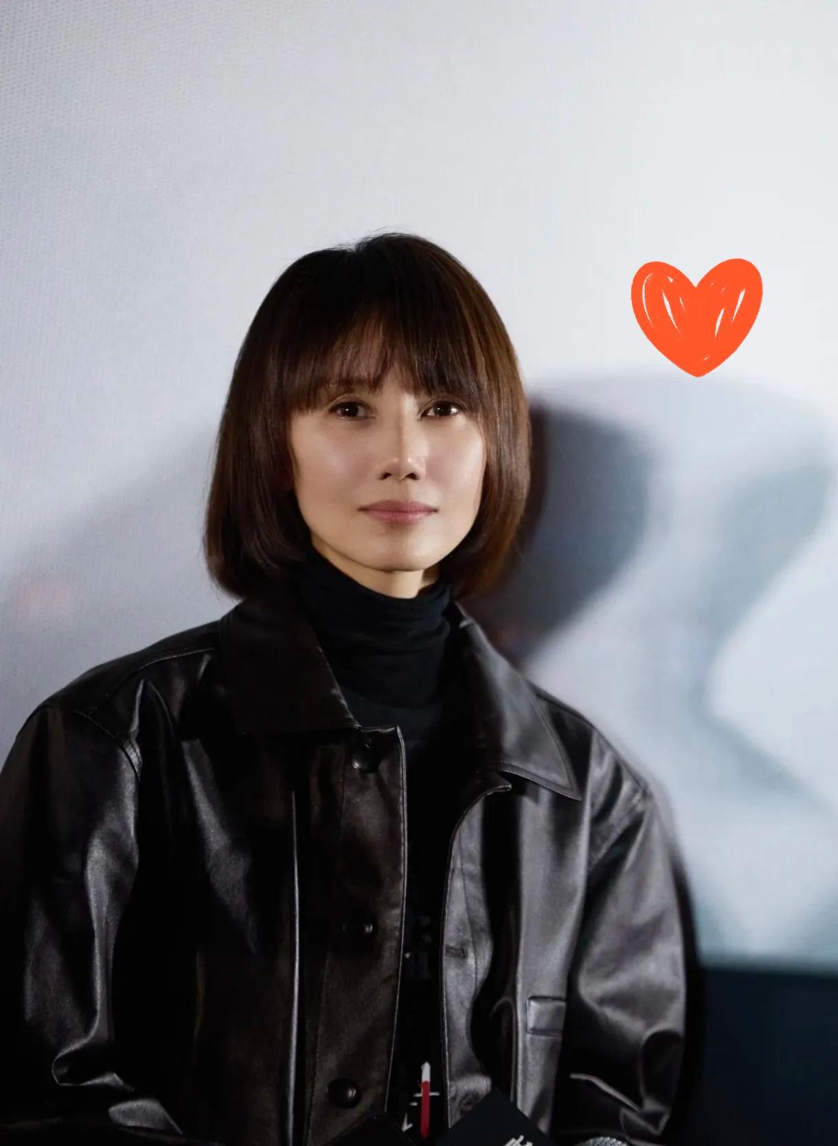 49岁袁泉状态封神，
骨相美才是抗老天花板
 
马上50岁的人，状态比三十出头还