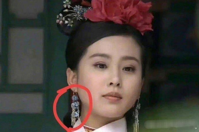 把耳环当头饰，也只有《步步惊心》剧组了，太能省了 ​​​