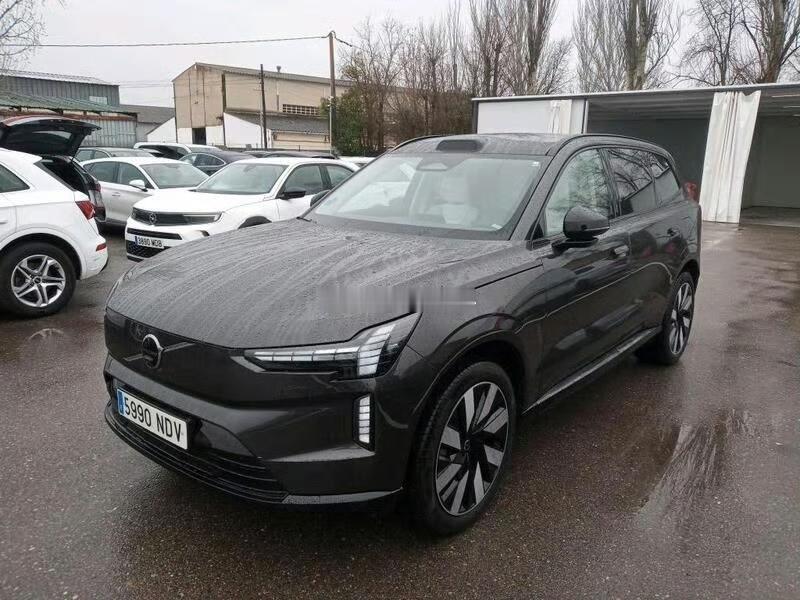 西班牙版沃尔沃XC60，这赶脚是个新能源版，这车是2025年上的牌，跑了1.3万