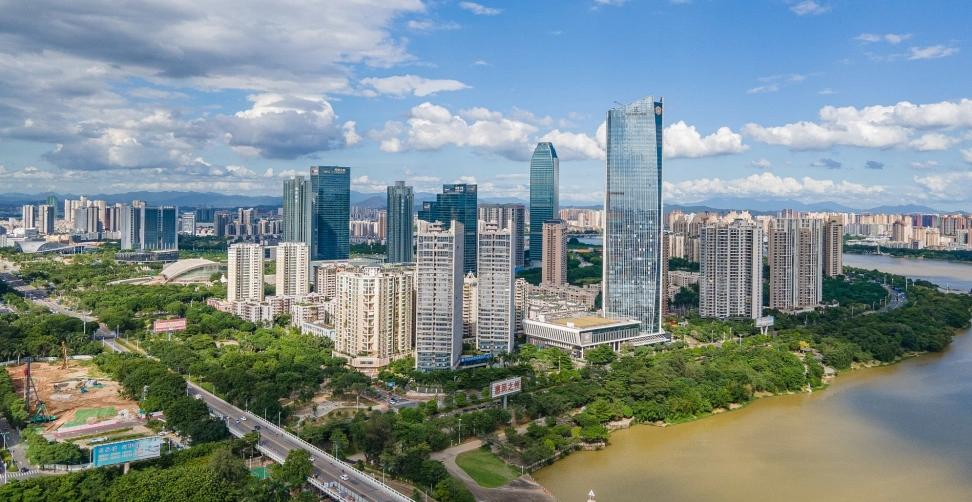 4公里的路，我们已走了五年

作为在惠阳淡水住了五年的跨城通勤者，每天醒来第一个