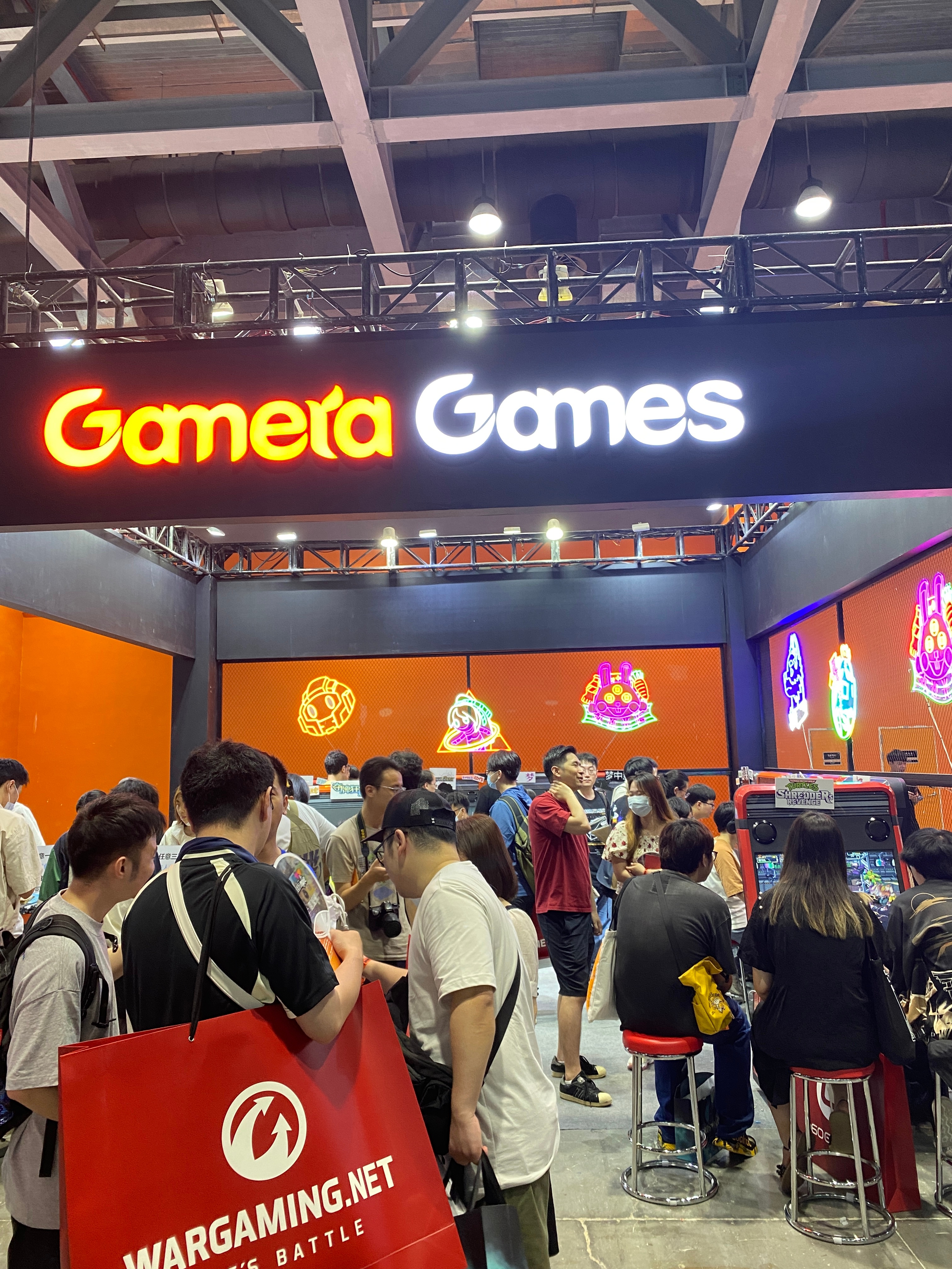 头一回这么多朋友一起逛展！超开心！ ​​​