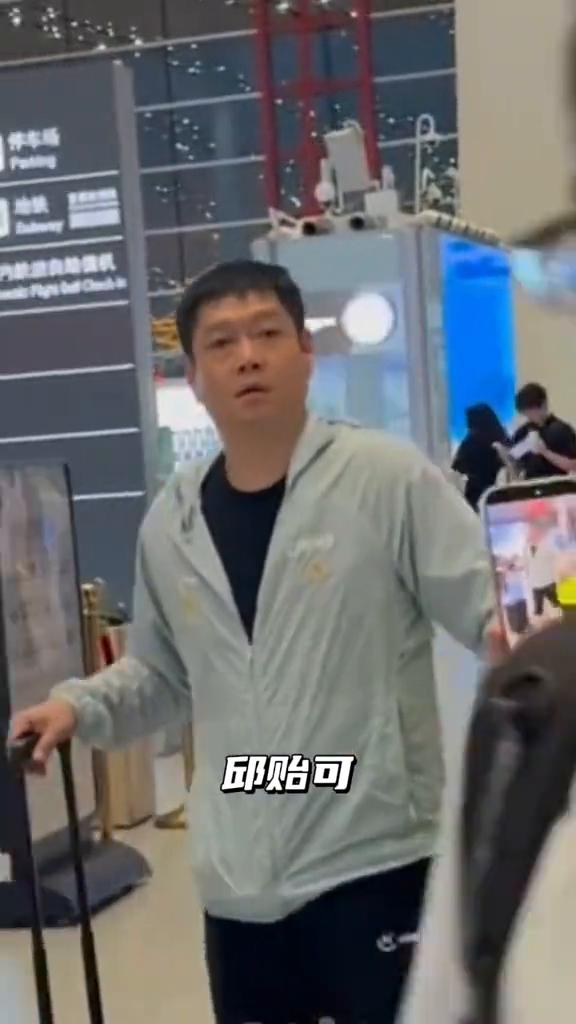 国乒集体出发美国大满贯，负重前行又出发下一站了。
女队主教练马琳、邱贻可、王皓和