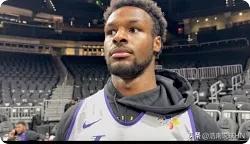 11月9号湖人队20分惨败给老鹰，有没有发现2个亮点？

替补后卫，被球迷认为“