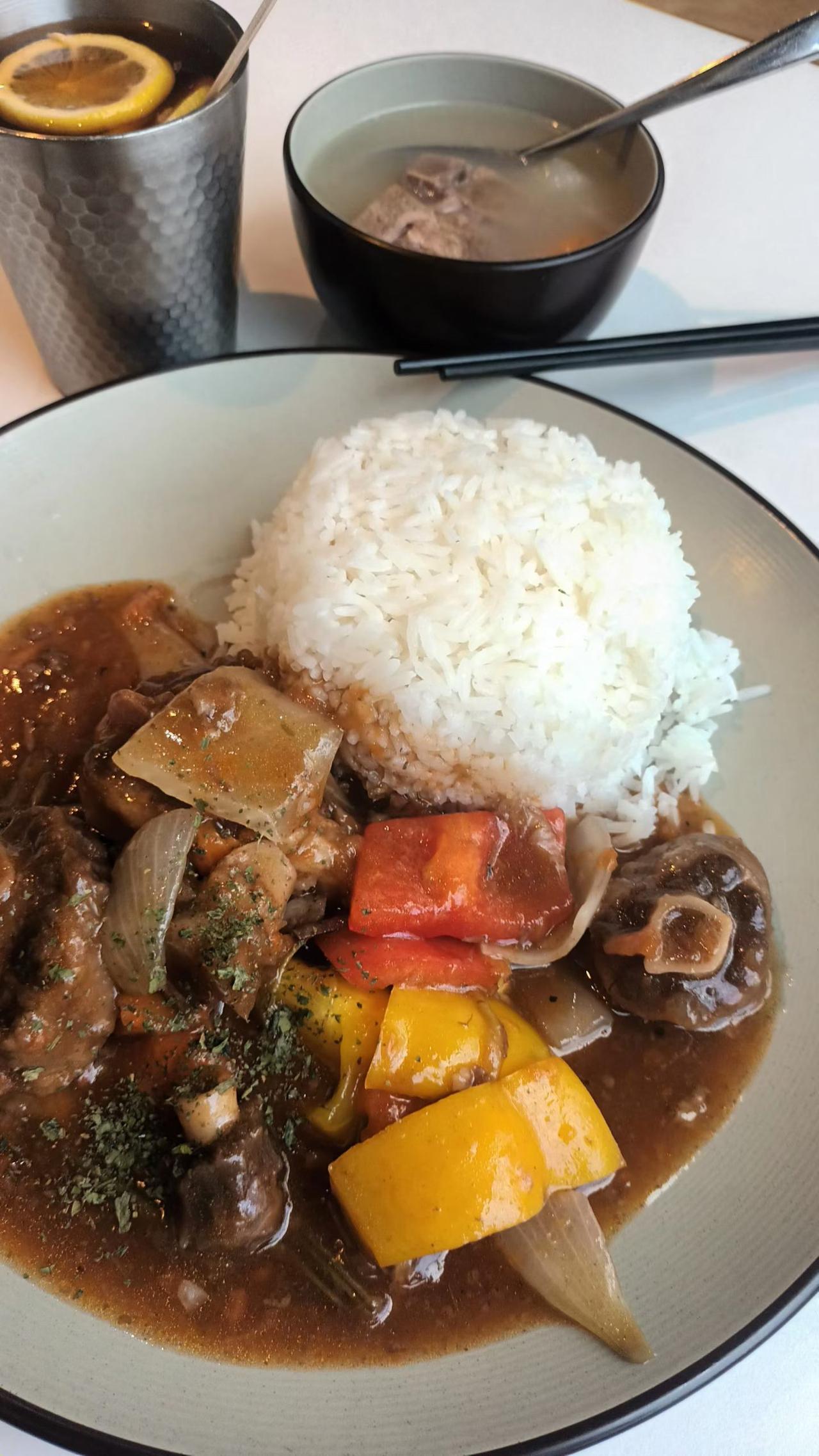 红酒烩牛尾饭