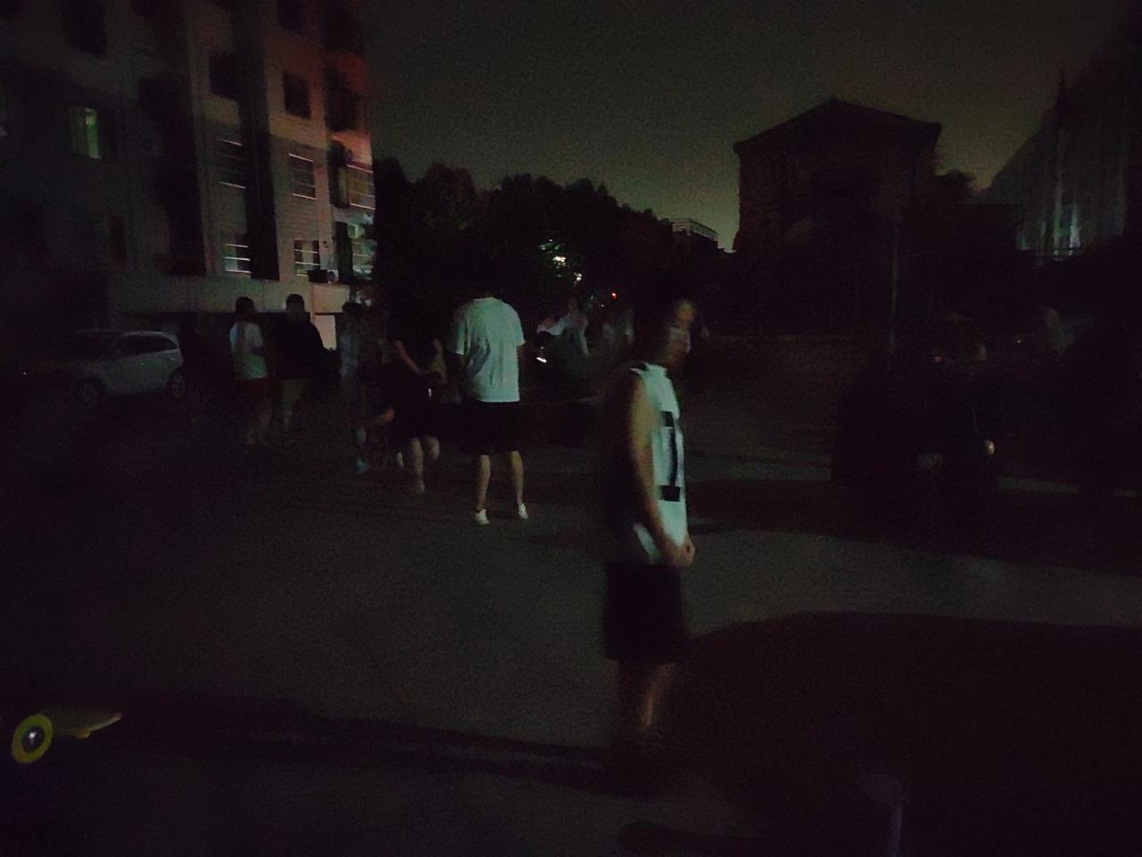 菏泽地震了吗？凌晨两点四十分钟左右突然被老婆叫醒，说地震了，然后楼下开始有人喊地