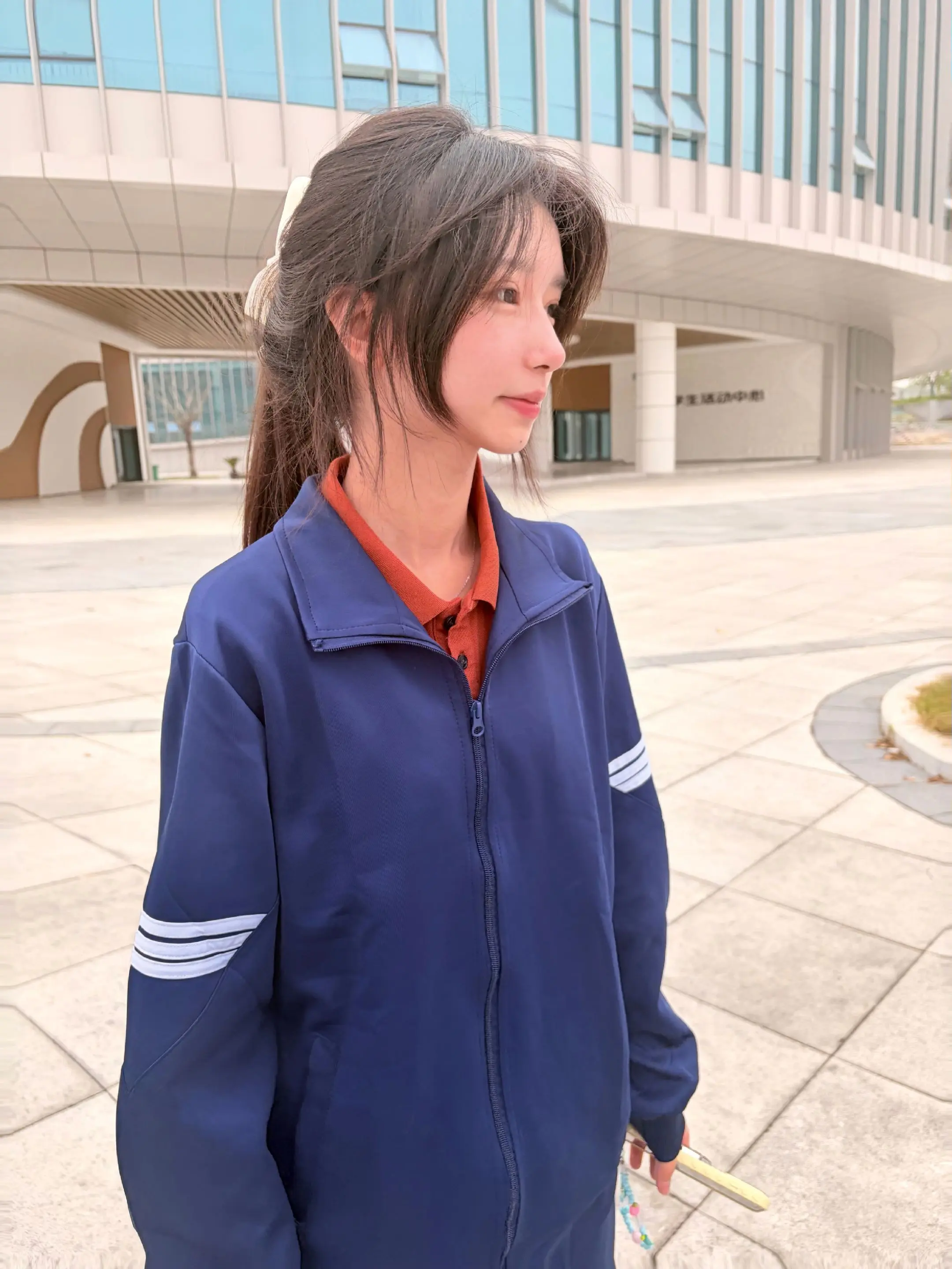 我想抓住点什么 或许是你的校服一角