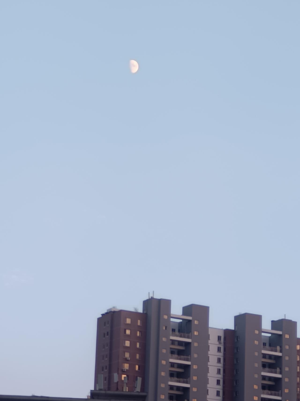 人生这场戏，剧本是你写的，导演是你做的，主角当然只能是你！

除此之外，所有人都