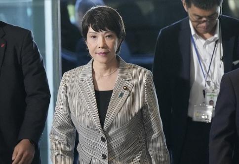 眼看西方无人声援，北约主动致电高市早苗，要在安全问题上“紧密合作”。
 
高市早