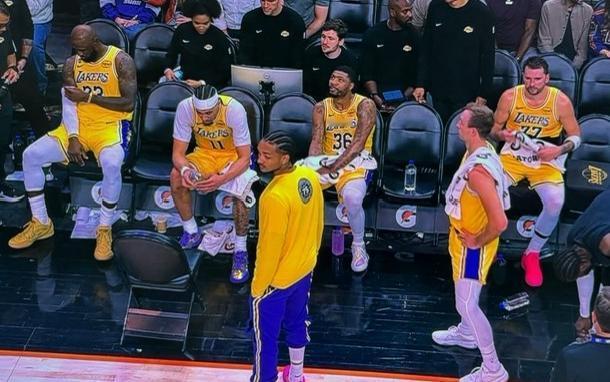 湖人这是要内讧了，今天湖人110-113惨遭太阳绝杀，遭遇三连败。当全主力的湖人