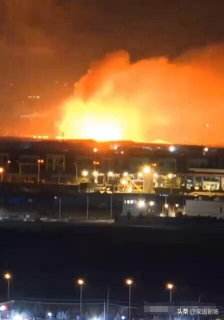 画面显示，美国在埃尔比勒的基地遭到伊朗/伊拉克各派系的猛烈攻击。
     美国