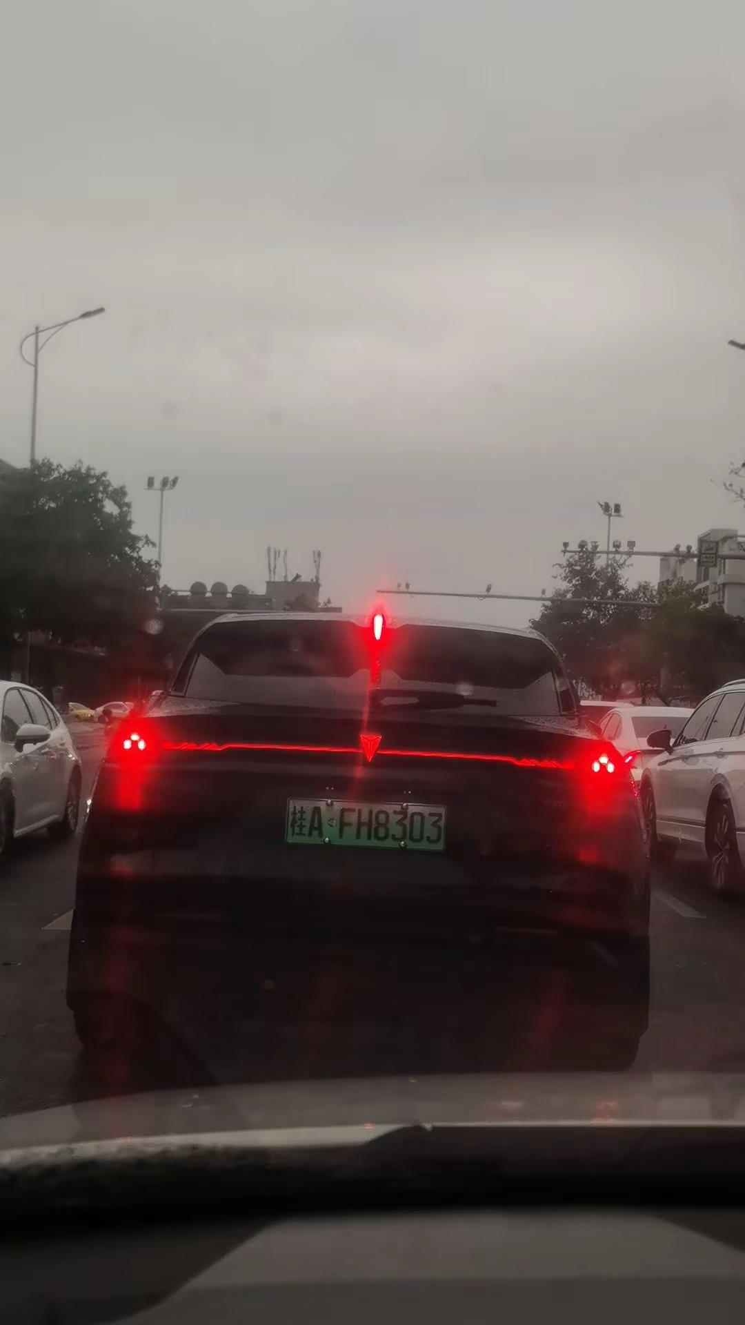 安全出行 早高峰 雨天行车注意安全