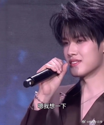 张极说希望大家能一直喜欢我 听完张极说的话好感动，14岁的写真有了温柔的名字，他