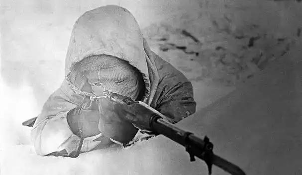 二战最牛神枪手：令苏联红军闻风丧胆，人称“白色死神”

二战期间，有个神枪手，让