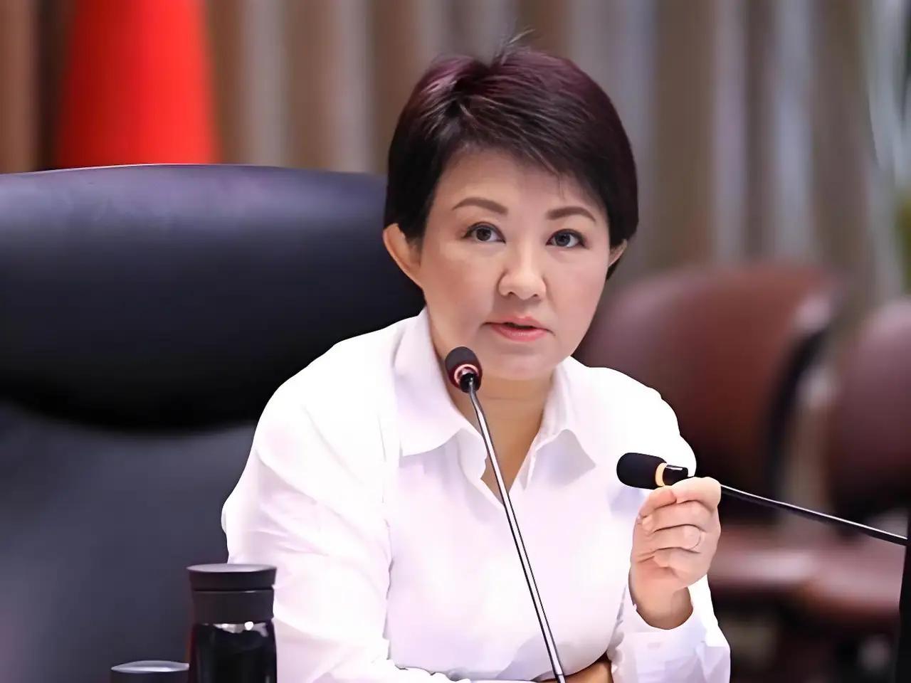 心比天高，自不量力，就卢秀燕若以支持国家统一的实际行动便能实现理想的 ，偏偏要靠