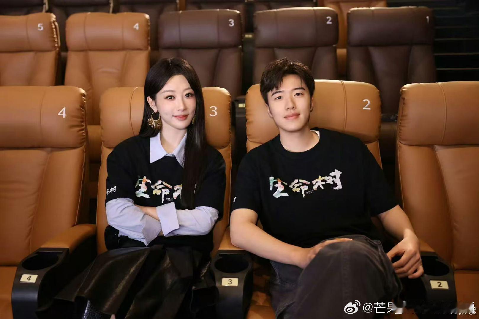 白菊邵云飞生命树星空吻电视剧生命树 星空吻这一幕拍得太美了，夜色温柔，眼神真挚。