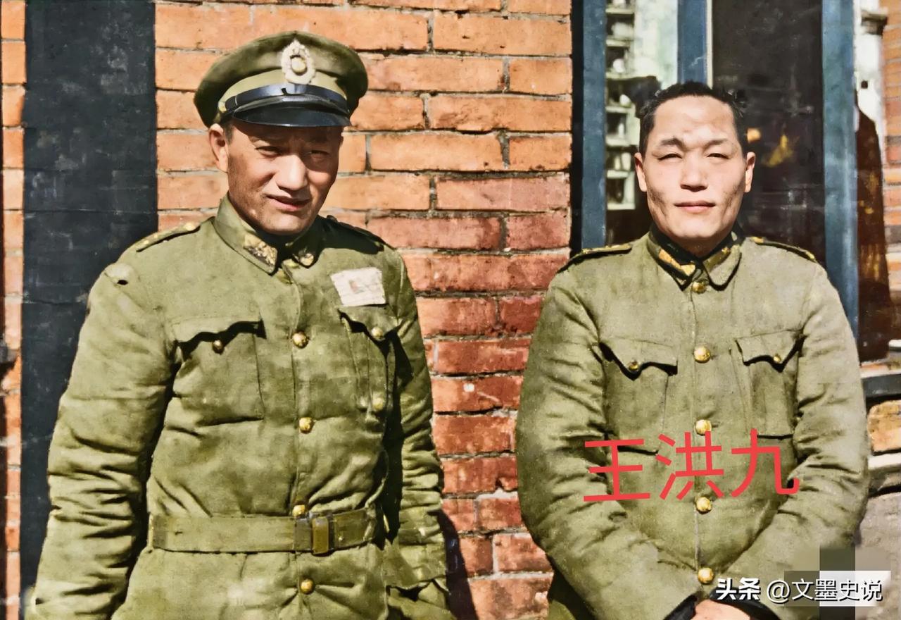 民国临沂"混世魔王”王洪九的故事
一张高清修复民国老照片，照片右面就是王洪九。