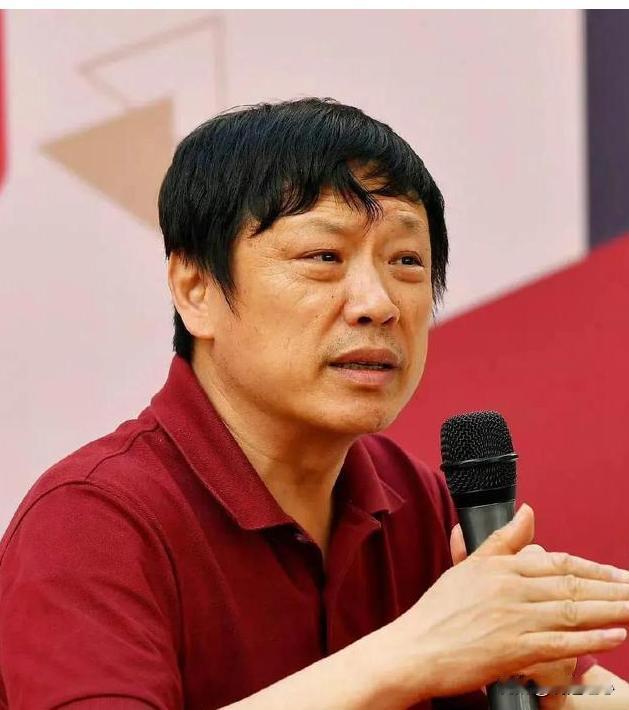 我真的很赞同胡锡进这次的言论，他站出来力挺莫言，还毫不留情地批评那个起诉莫言的人