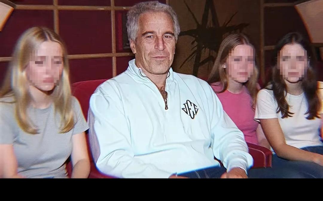 萝莉岛的这个爱泼斯坦的事件
给所有有女儿的父母提了个醒
不要再按照国人那一套贤妻