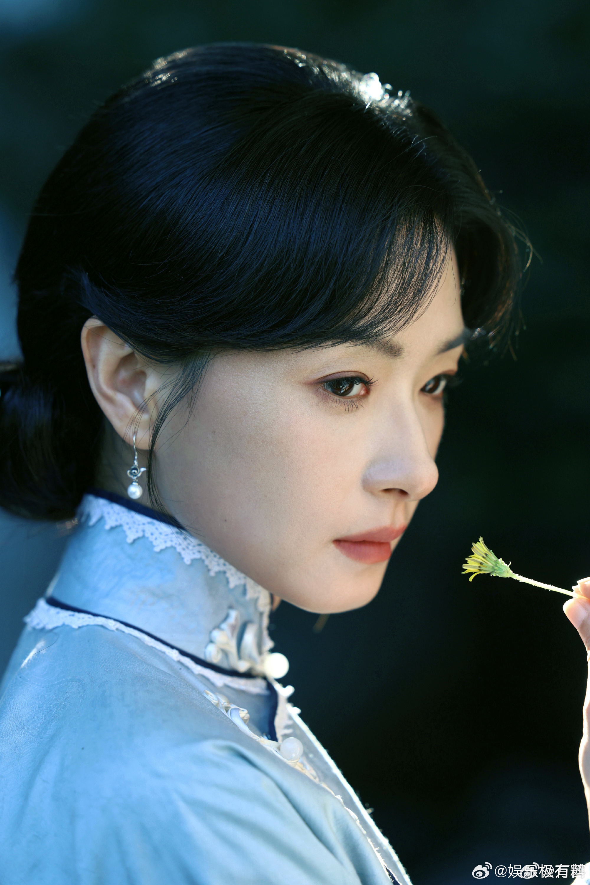 万茜民国风完全白月光万茜民国大家闺秀仪态不用浓妆也惊艳！万茜民国风靠仪态取胜，端