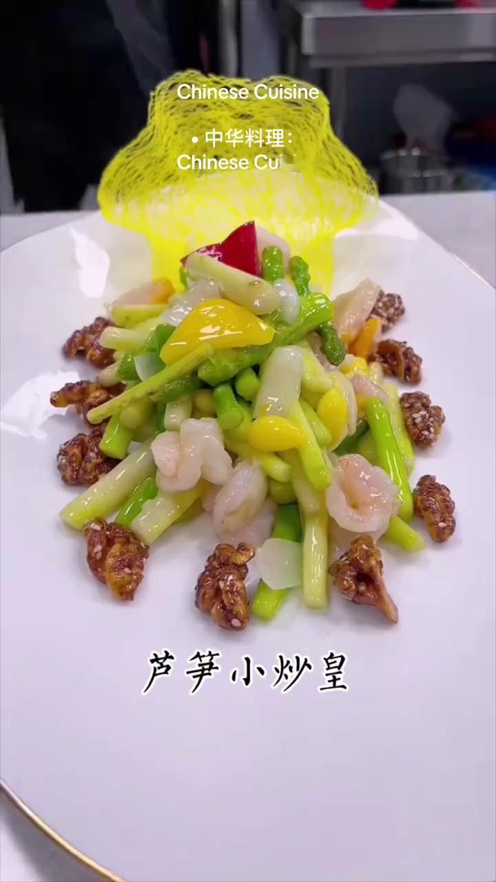 中华料理：松香炒玉米。
·鸡胗炒虾仁、酸菜八爪鱼滑。
·煎炒羊肚菌。
·清炒黑木