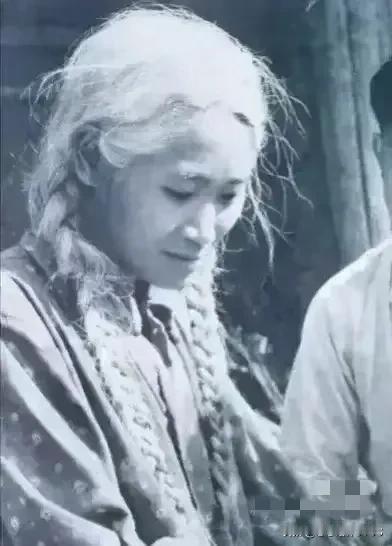 据贺敬之所说，罗昌秀并不是白毛女的原型，白毛女是根据河北的民间传说创作的，剧本在
