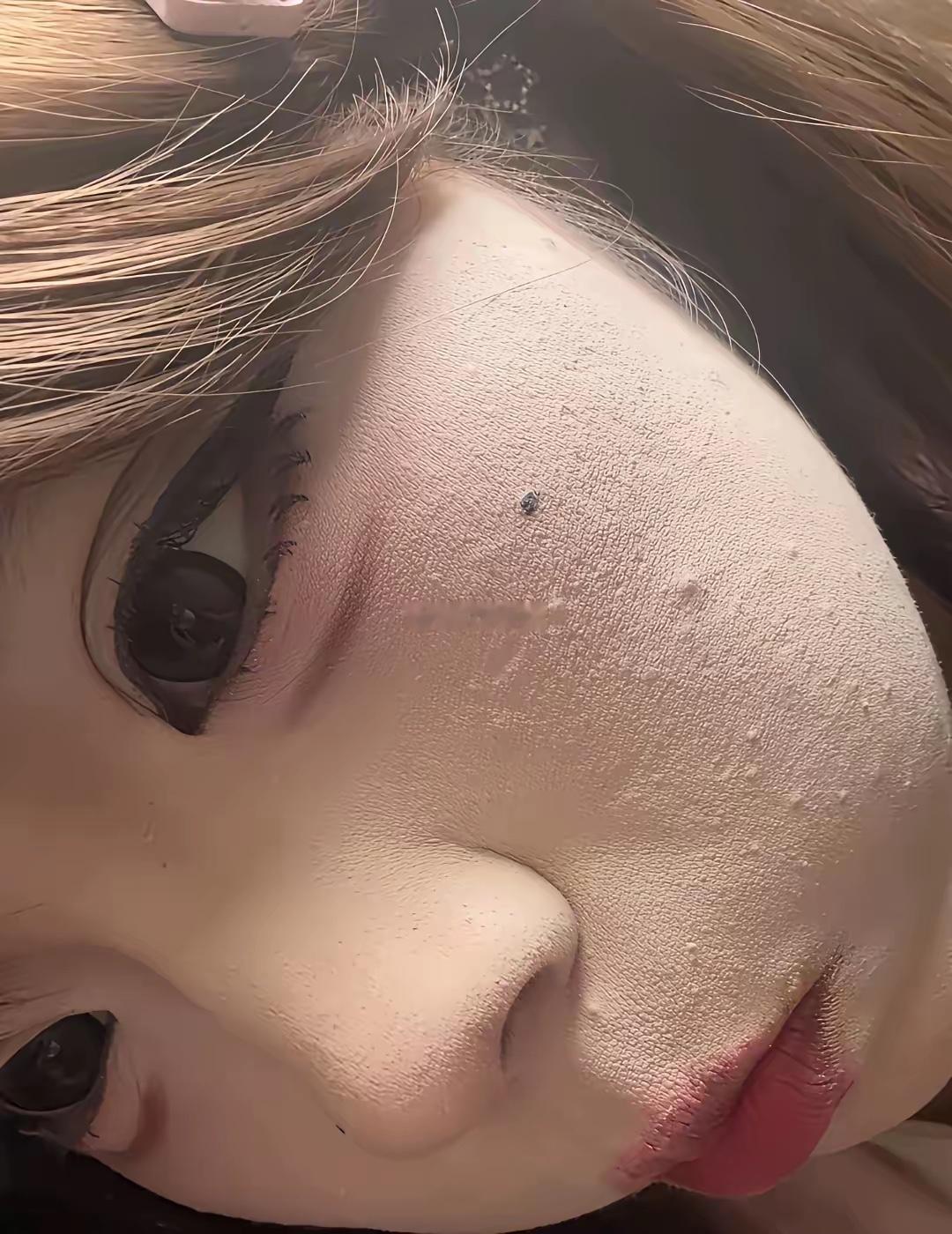 现实生活中，你是如何看待这样的妆容的？ 