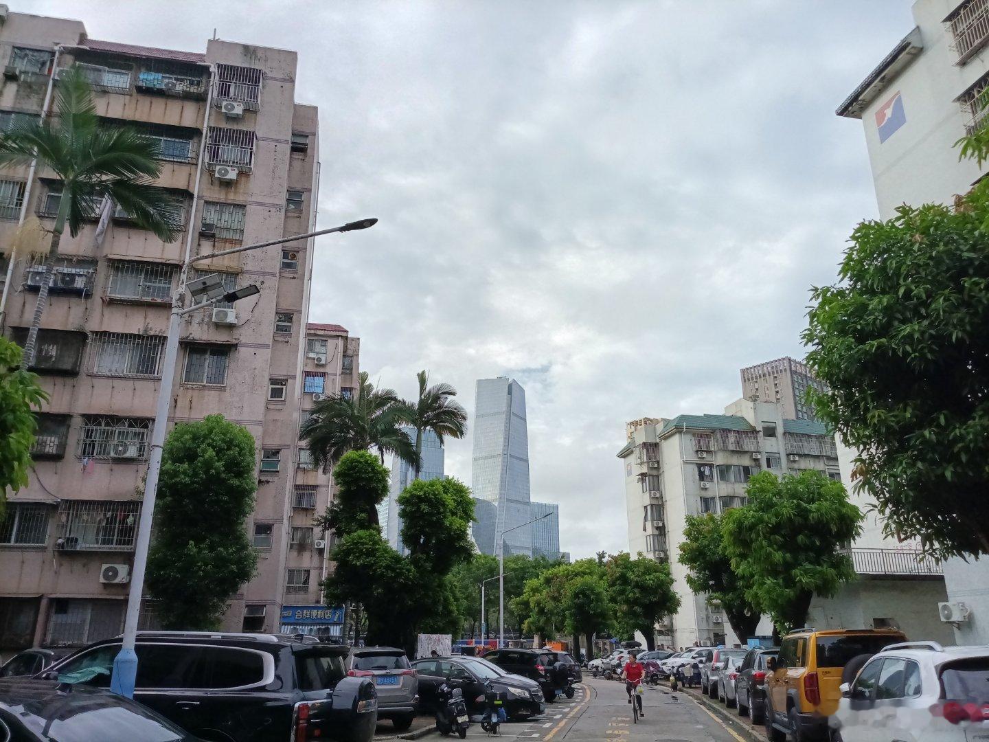 我可太喜欢这个安安静静吃早茶的氛围了。一间和这个城市差不多年龄的老牌酒店 一进门