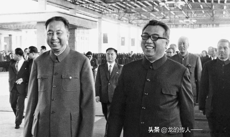 华国锋于1978年5月5日上午乘专列抵达平壤，对邻邦朝鲜民主主义人民共和国进行正