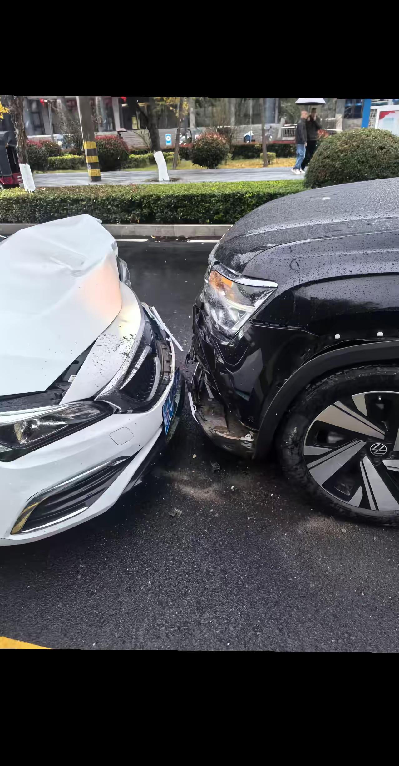 喜提前脸儿一套。交通安全 行车安全 遵守交规 开车注意安全