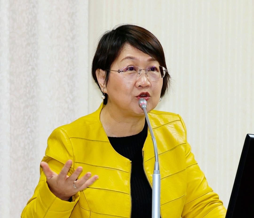笑不活了！民进党高官公费环游世界太离谱
 
岛内又爆大瓜，民进党侨委会负责人徐佳