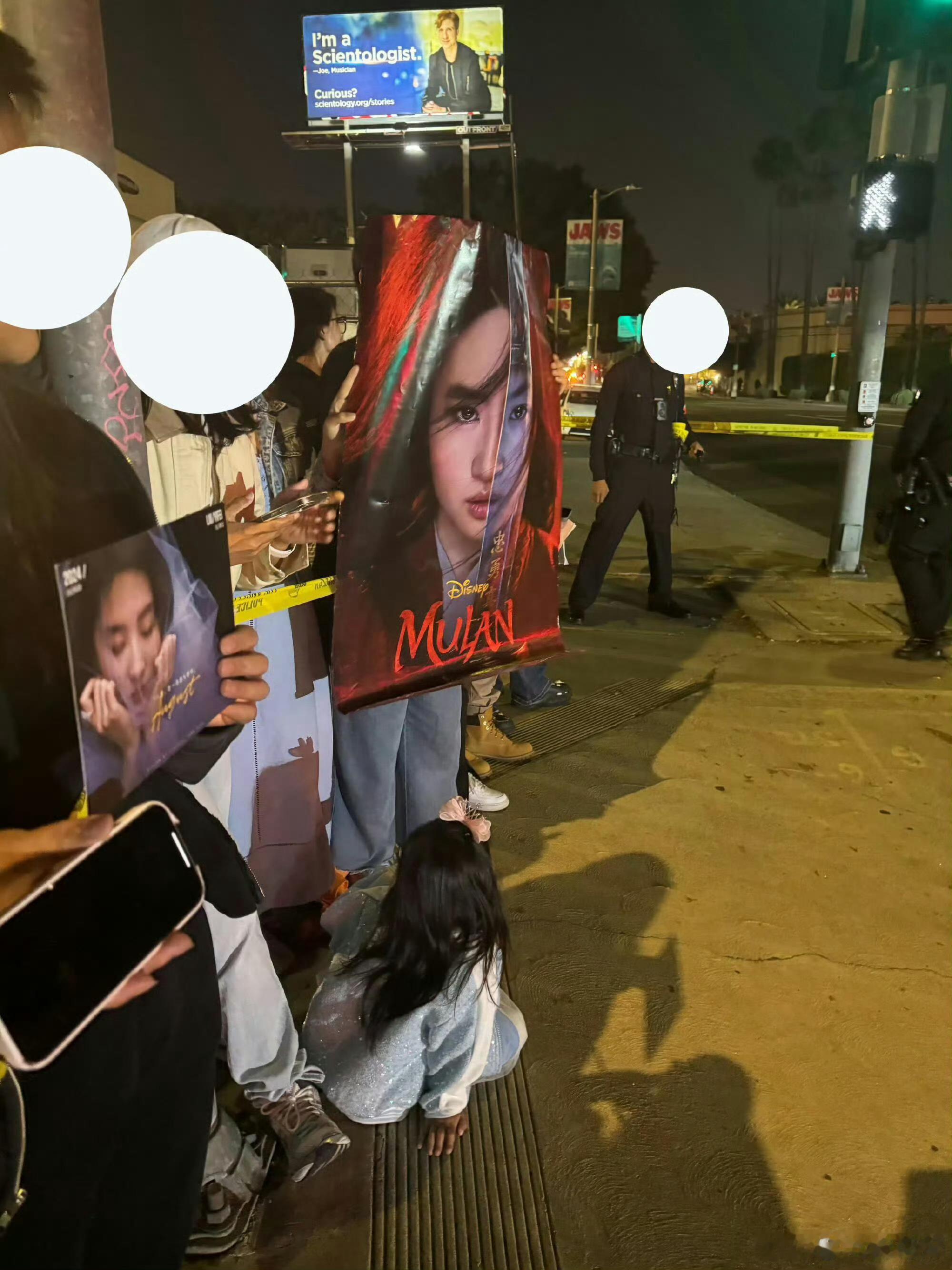 刘亦菲木兰红LV给刘亦菲特别定制，契合好莱坞一番大女主花木兰的角色风格，如果有种