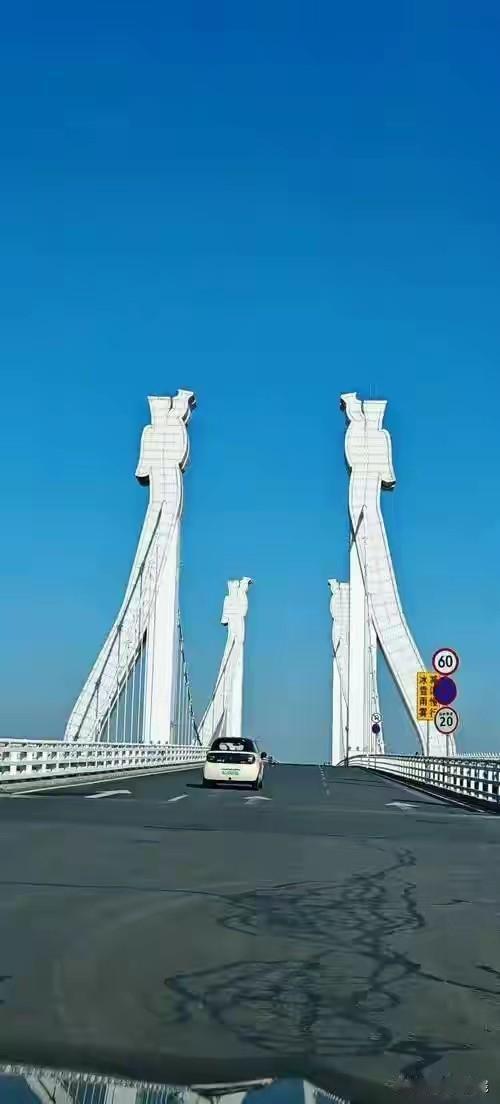 赶尽杀绝？美军10分钟炸碎伊朗4亿大桥，特朗普没想到掉入伊朗阳谋

这是一个典型