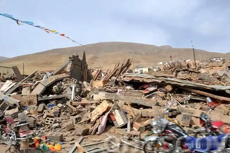 亲历巴青7.0级地震，商人戴长平坐不住了。地震第二天，仅用半天时间，他便筹到25