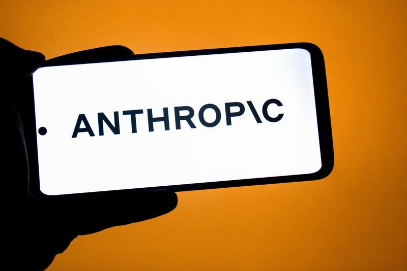 Anthropic估值首次超越OpenAI，达到1.2万亿美元。AI行业的价值逻