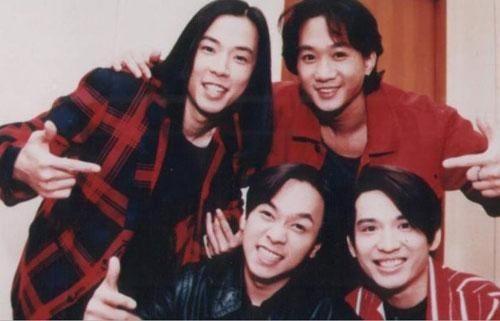 1999年，Beyond解散了。
1999年，Beyond这个名字突然从香港乐坛