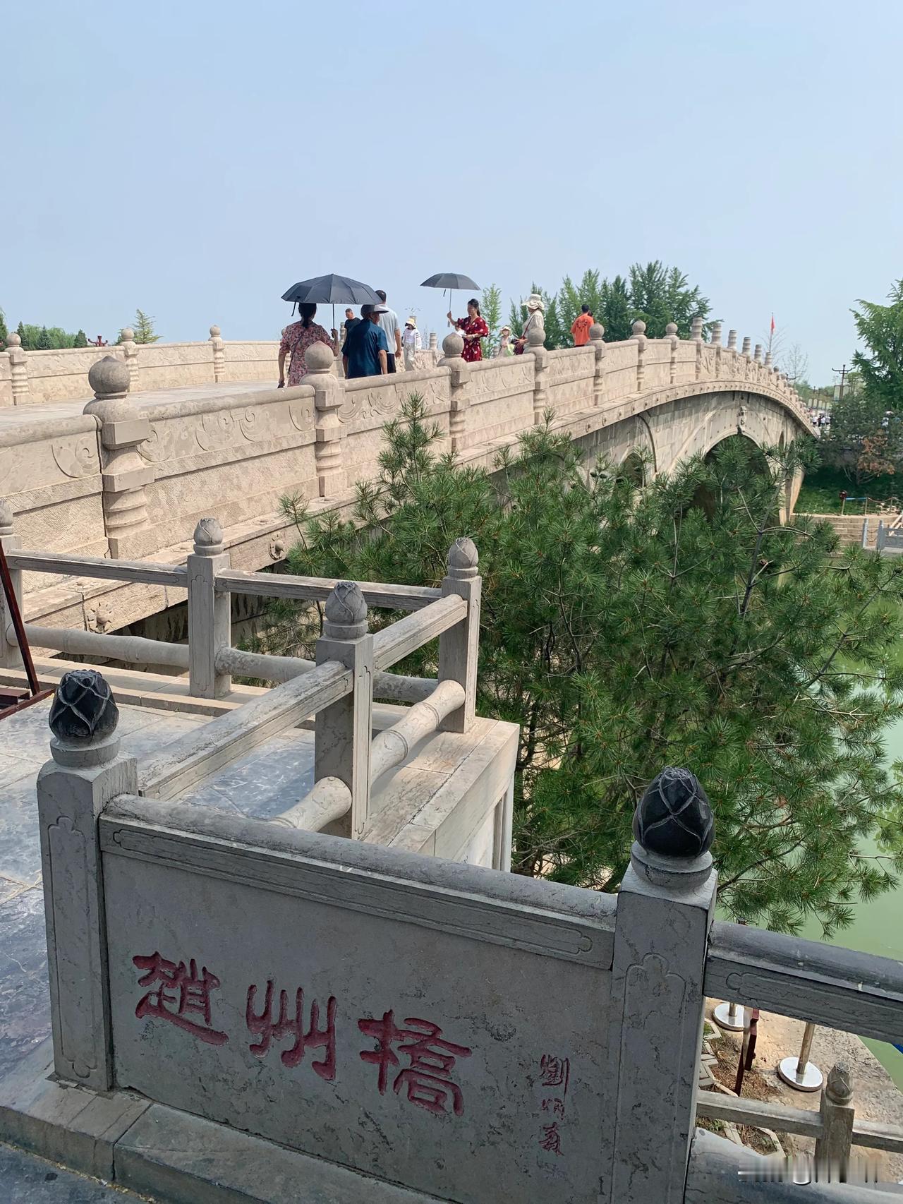 #一张图记录夏日生活#大暑
许明球
顶日挥锄正当午，孔张汗涌湿衣裳。
明知伏月炎