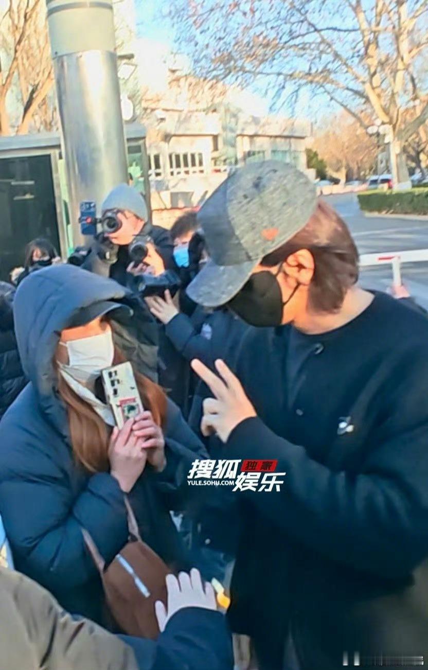 诶！言承旭去参加春晚彩排了诶！ 