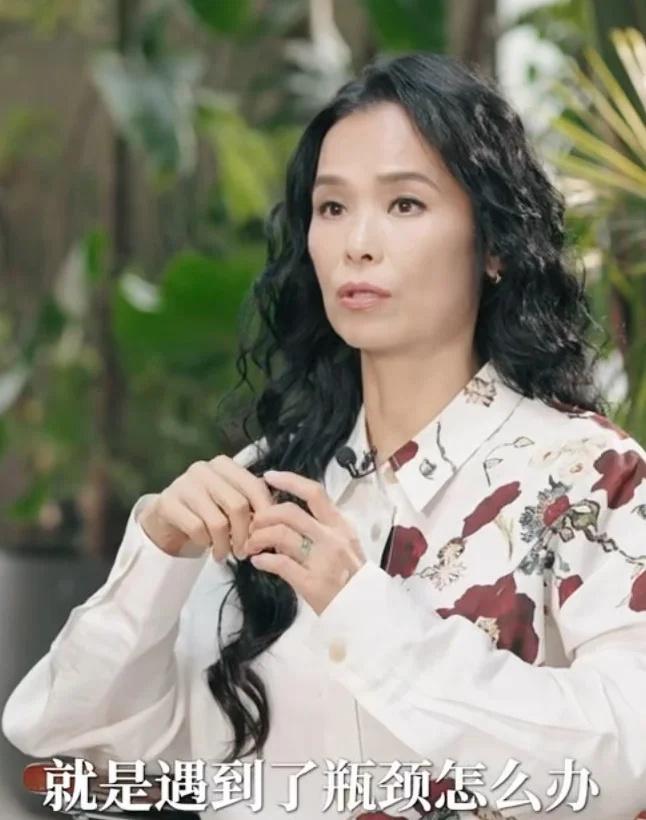 心理委员你不用来了，这一次我听韦唯说：
62岁的韦唯老师千帆过尽自己受过伤，所以