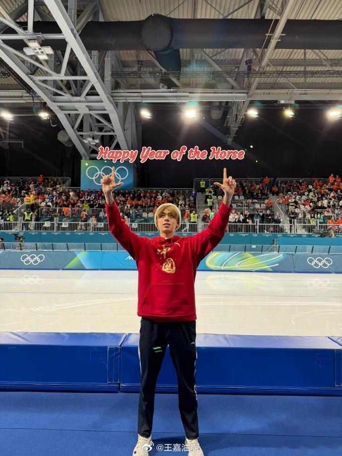 速滑齐天大圣祝马年快乐刘瀚彬“很开心昨天能够和队友在团体追逐赛中突破历史，期待半