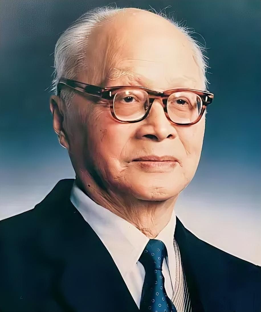 1960年，苏联违约，召回了在华科学家。临走时，一苏联专家悄悄告诫核研所：“你们